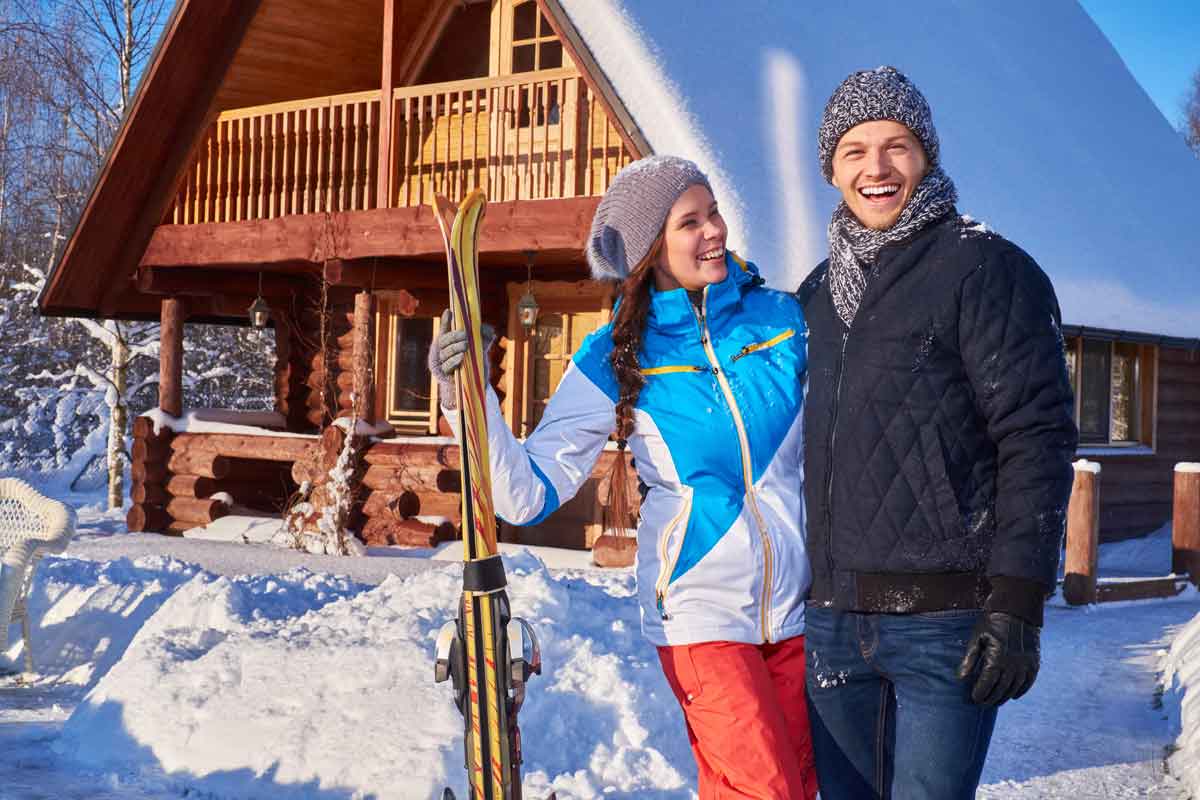 wintersportchalet gelukkig stel